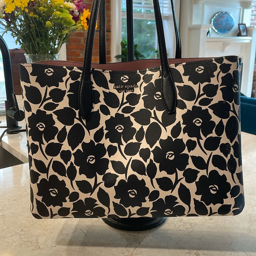 Black and white Kate ♠️ tote